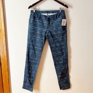 MAUI AND SONS Ladies Throw Back Jeans Size S Riviera Shark Print Blue Skinny NEW